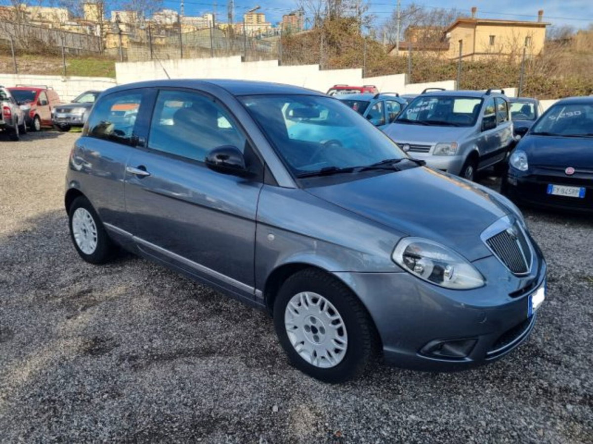 Lancia Ypsilon 1.3 MJT 75 CV Unyca (3)