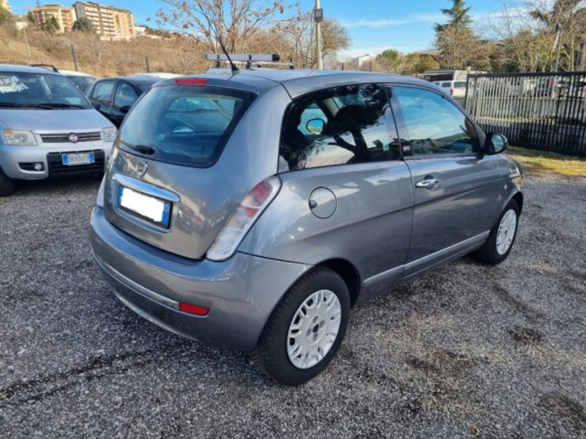 Lancia Ypsilon 1.3 MJT 75 CV Unyca (4)