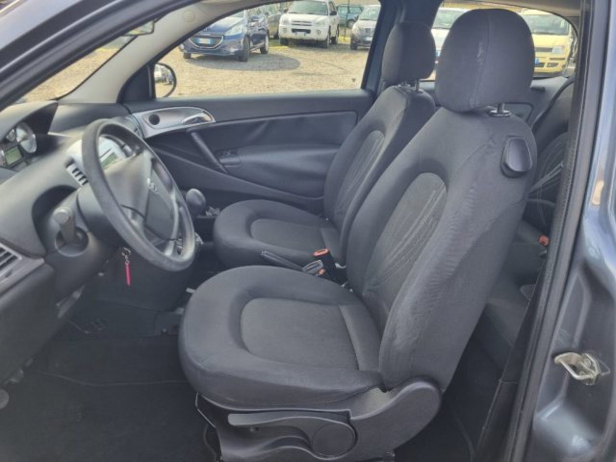 Lancia Ypsilon 1.3 MJT 75 CV Unyca (6)