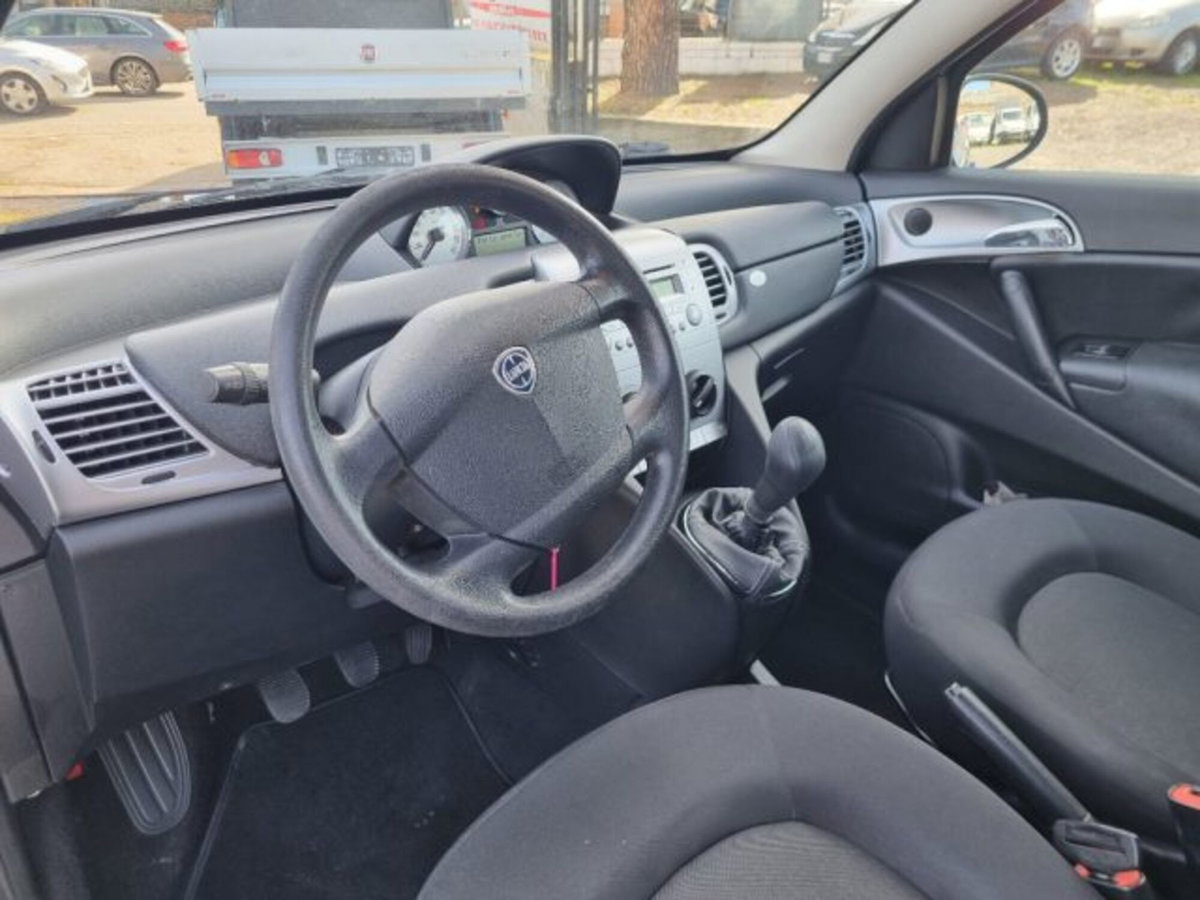 Lancia Ypsilon 1.3 MJT 75 CV Unyca (7)