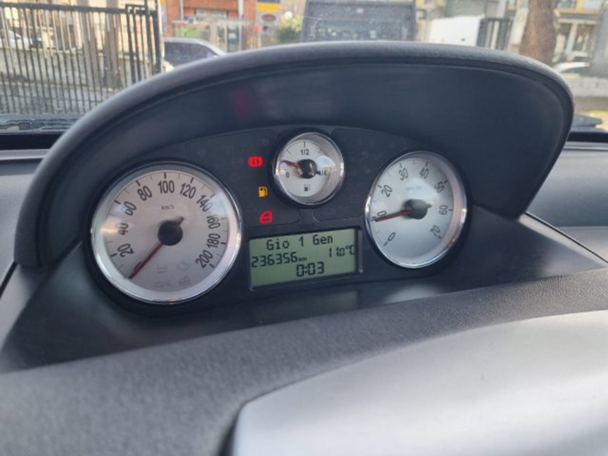 Lancia Ypsilon 1.3 MJT 75 CV Unyca (8)