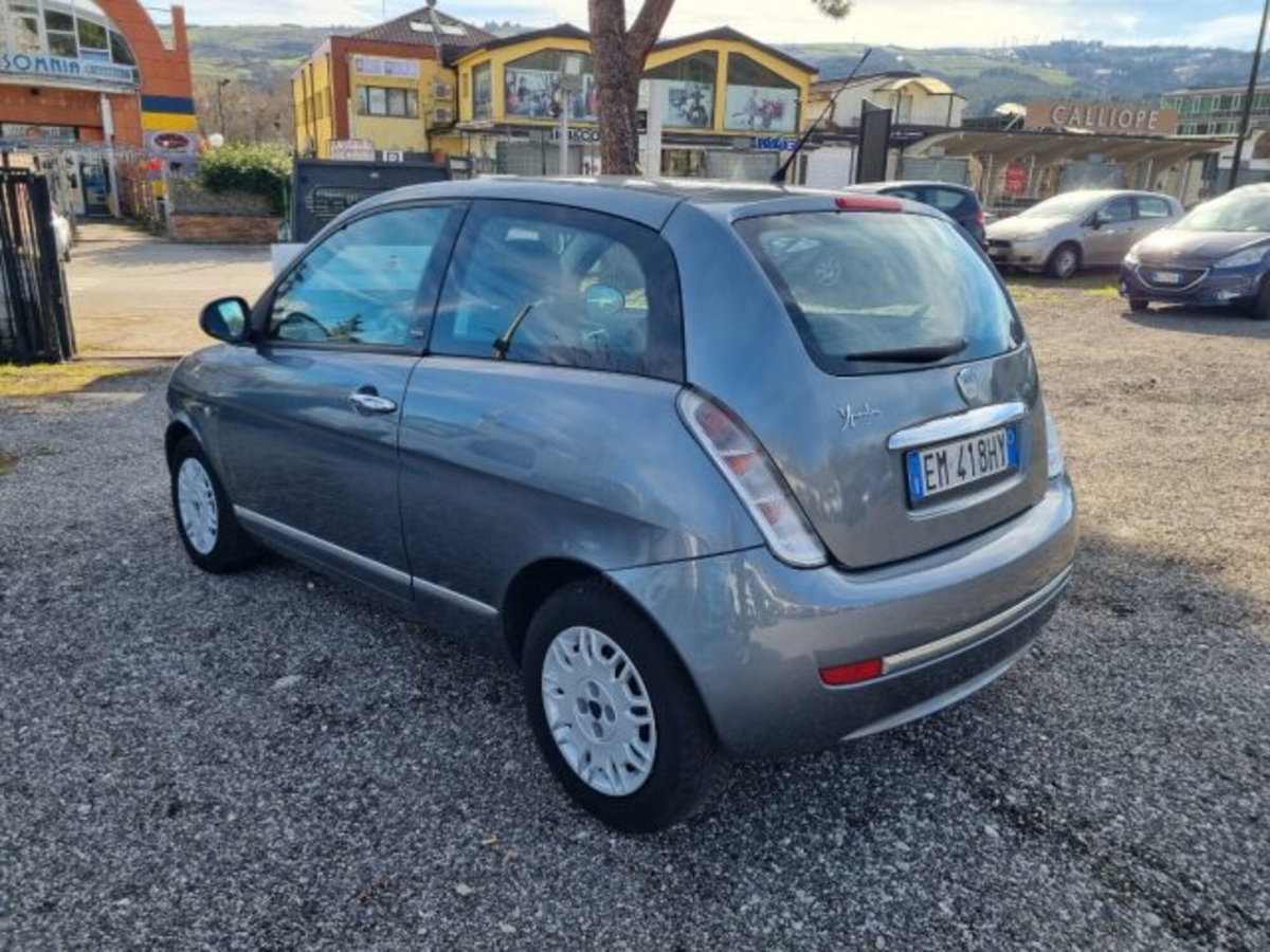 Lancia Ypsilon 1.3 MJT 75 CV Unyca (9)