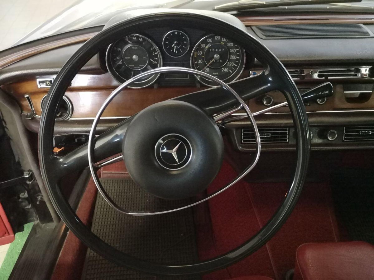 Mercedes-Benz 280 280 SE (10)