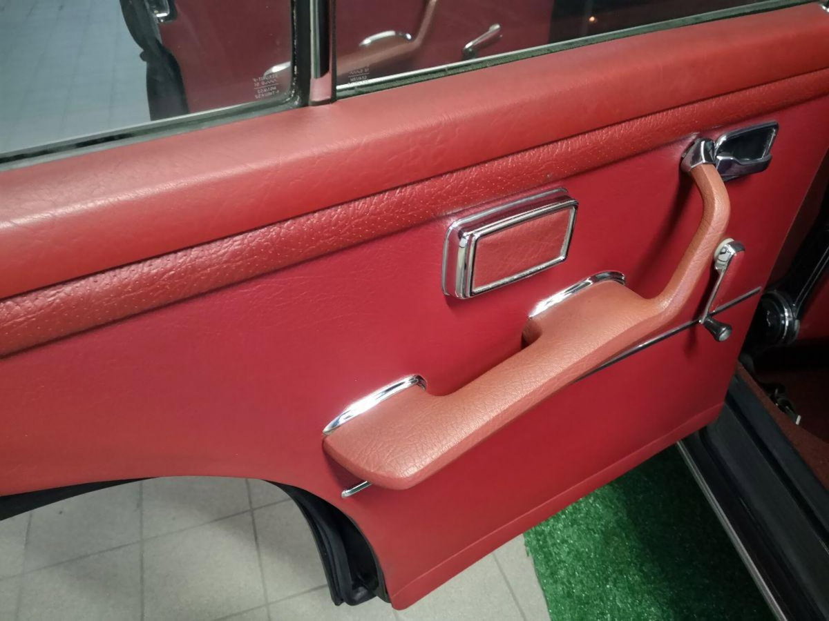 Mercedes-Benz 280 280 SE (14)