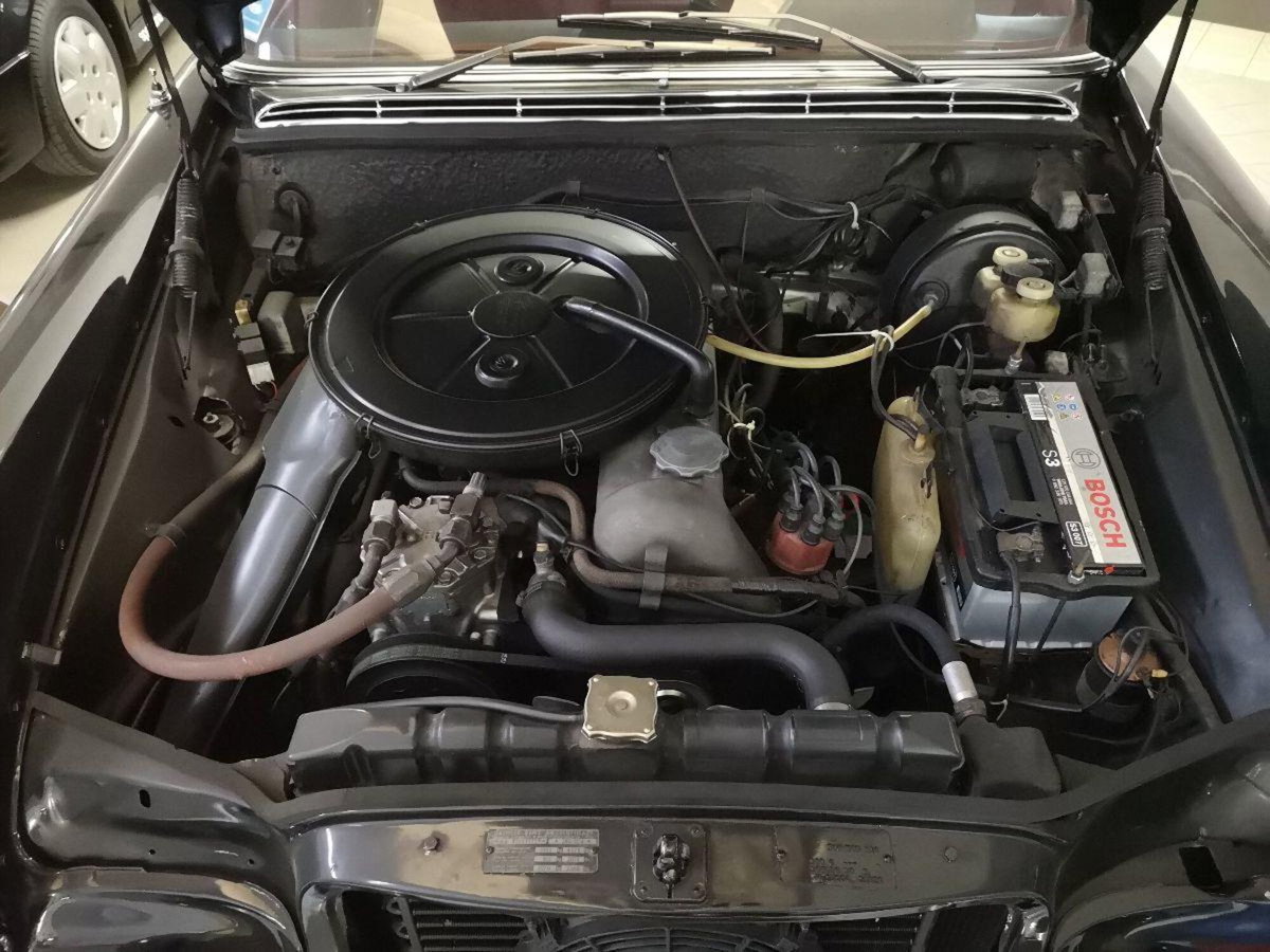 Mercedes-Benz 280 280 SE (15)