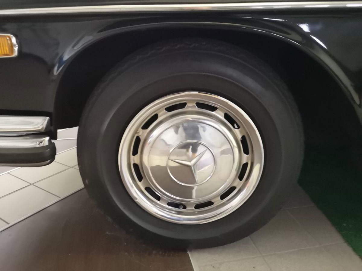 Mercedes-Benz 280 280 SE (7)
