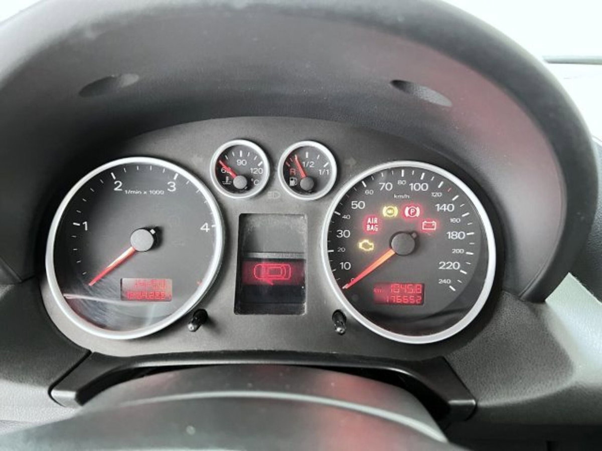 Audi A2 1.4 TDI/90CV Comfort (13)