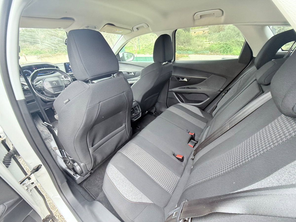 Peugeot 3008 BlueHDi 130 S&S EAT8 Active Business (14)