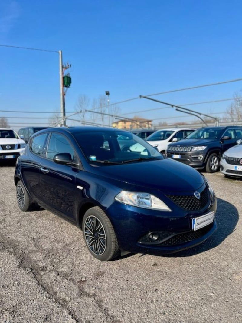 Lancia Ypsilon 1.2 69 CV 5 porte Silver