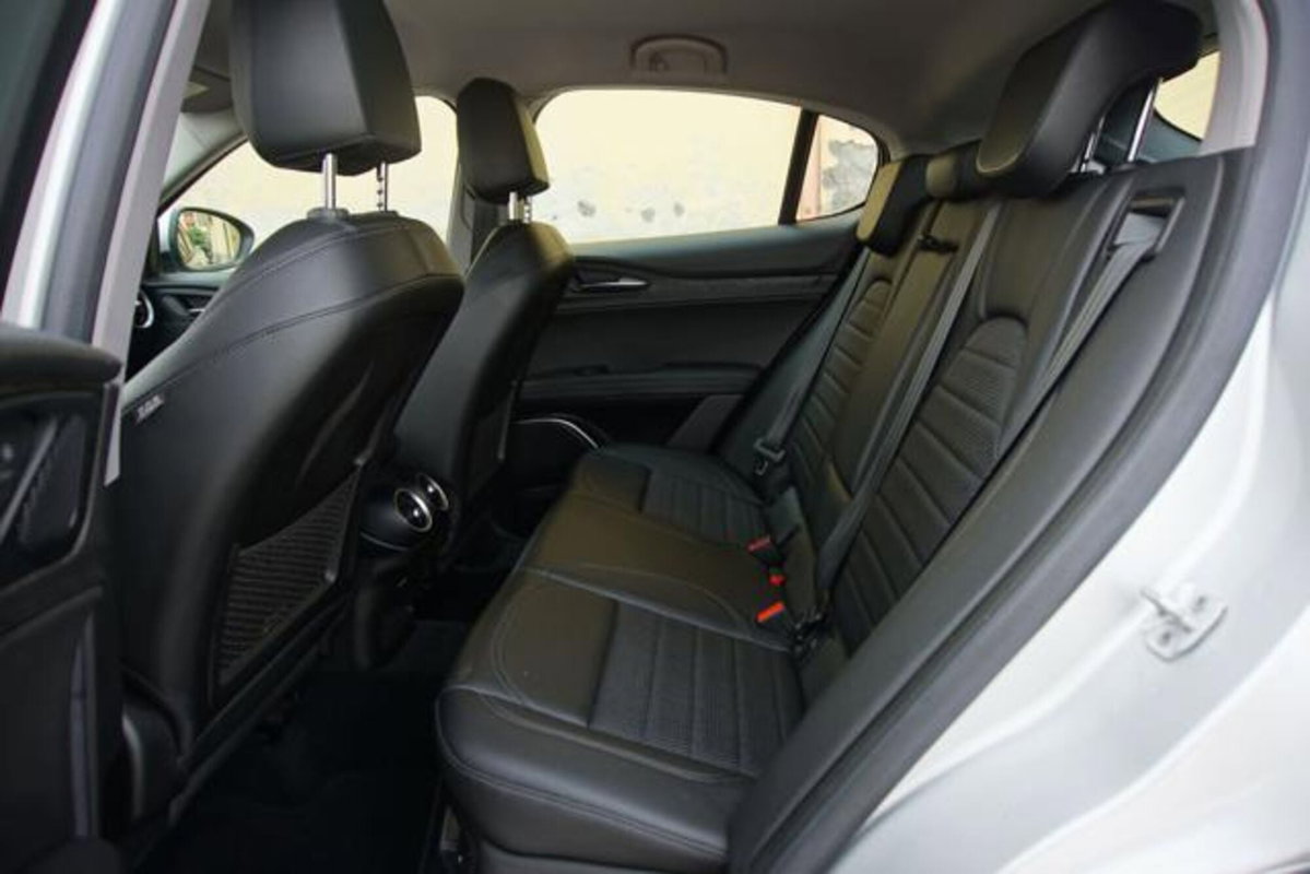 Alfa Romeo Stelvio Stelvio 2.2 Turbodiesel 190 CV AT8 RWD Executive (12)