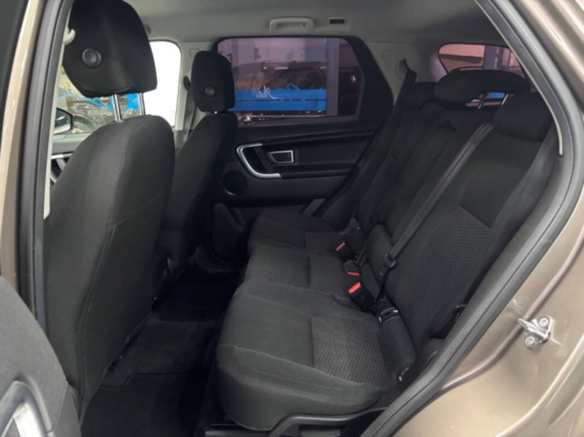 Land Rover Discovery Sport 2.0 TD4 150 CV SE (13)