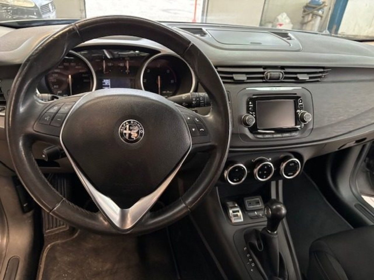 Alfa Romeo Giulietta 1.6 JTDm Super 120cv tct (11)