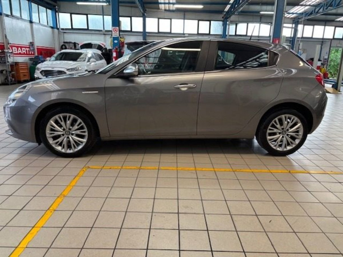 Alfa Romeo Giulietta 1.6 JTDm Super 120cv tct (3)