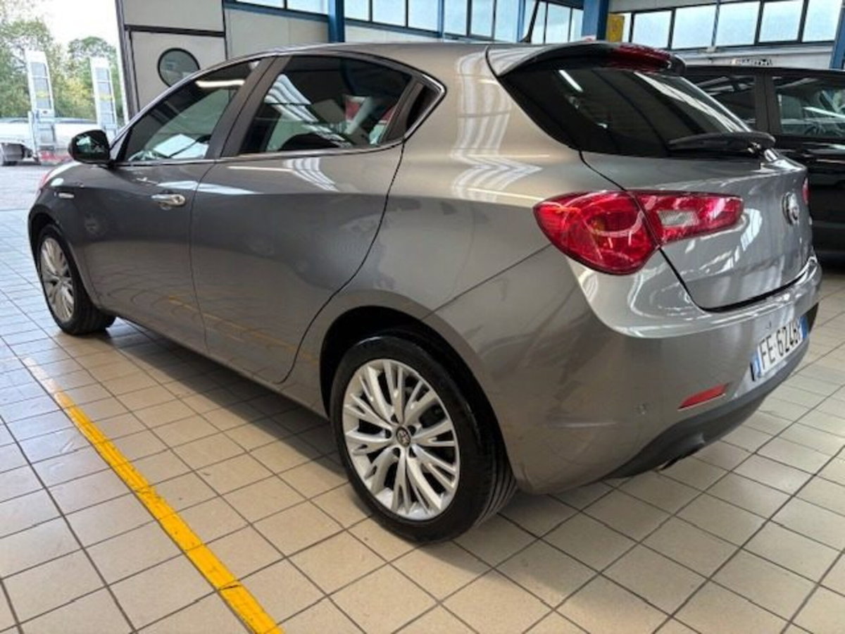 Alfa Romeo Giulietta 1.6 JTDm Super 120cv tct (4)