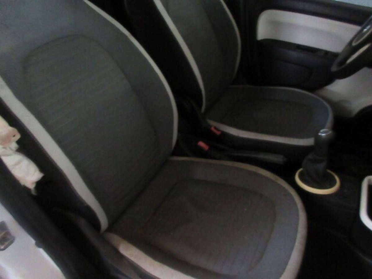 Renault Twingo 1.0 SCe Live (10)