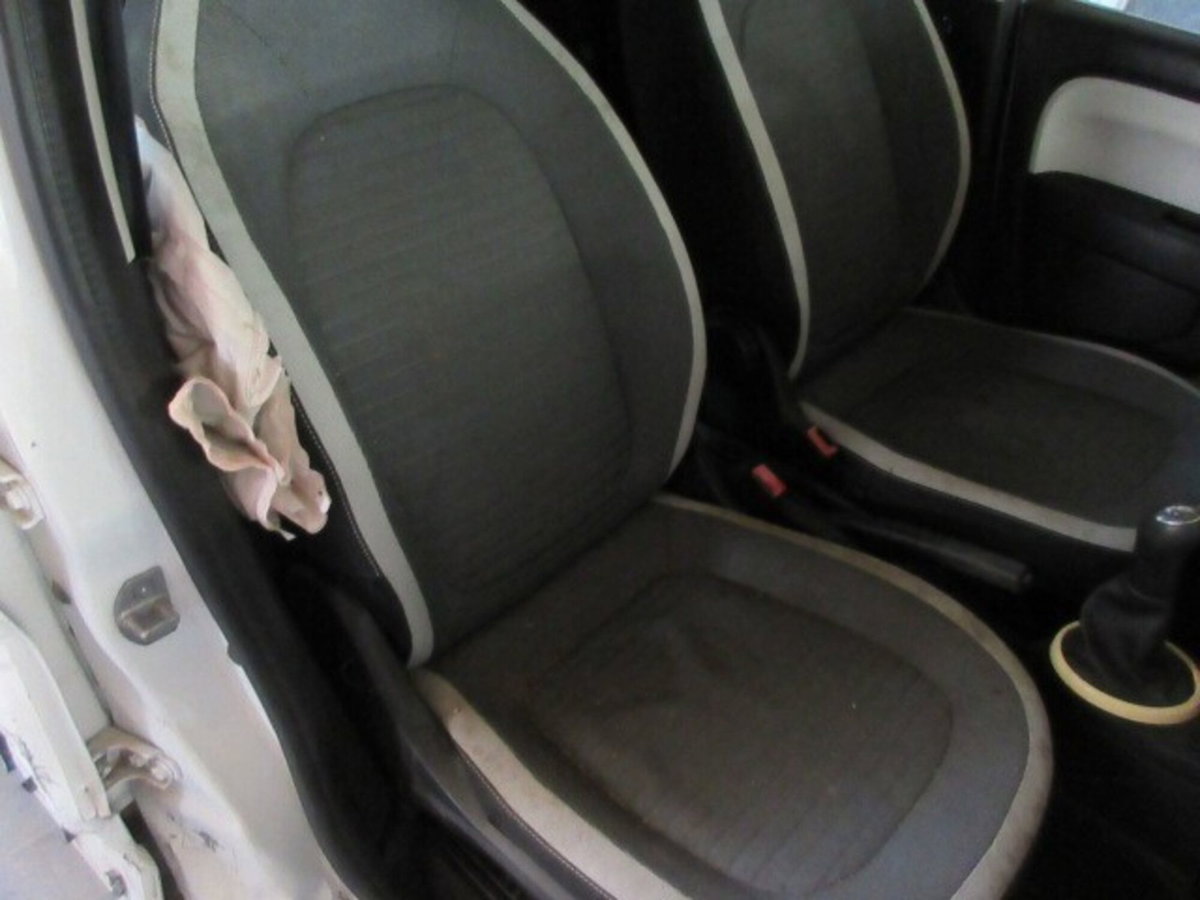 Renault Twingo 1.0 SCe Live (11)