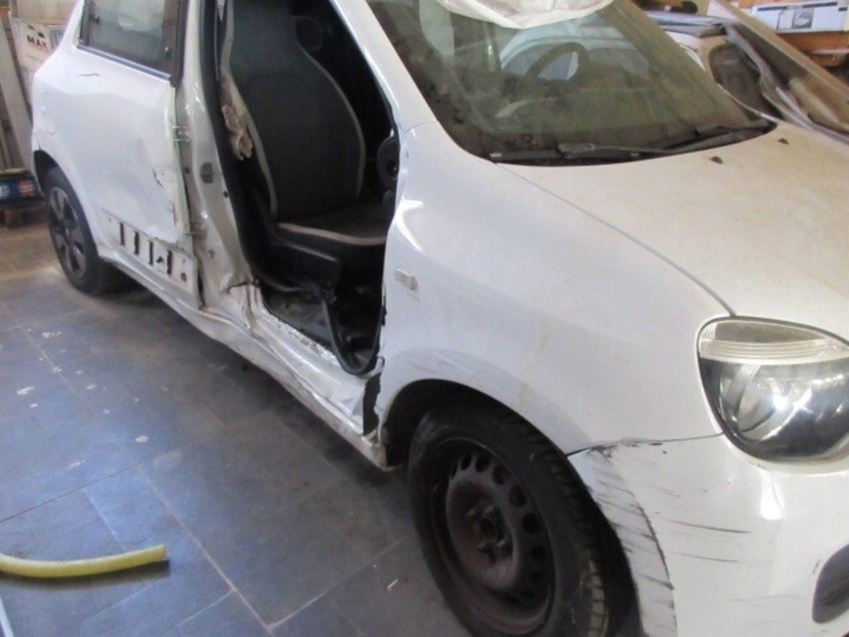 Renault Twingo 1.0 SCe Live (16)