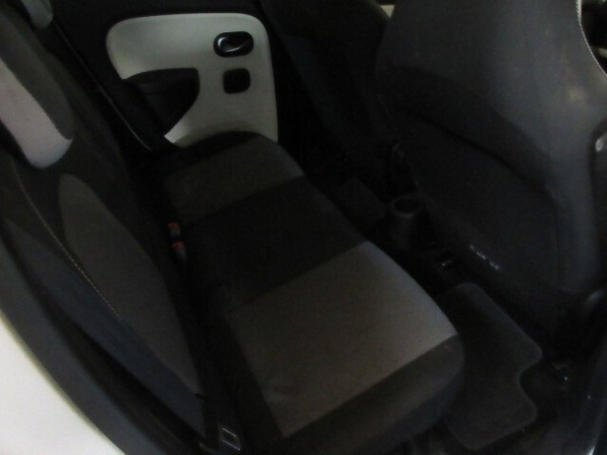 Renault Twingo 1.0 SCe Live (18)