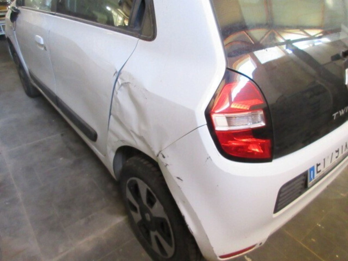 Renault Twingo 1.0 SCe Live (4)