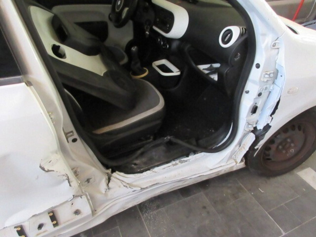 Renault Twingo 1.0 SCe Live (8)