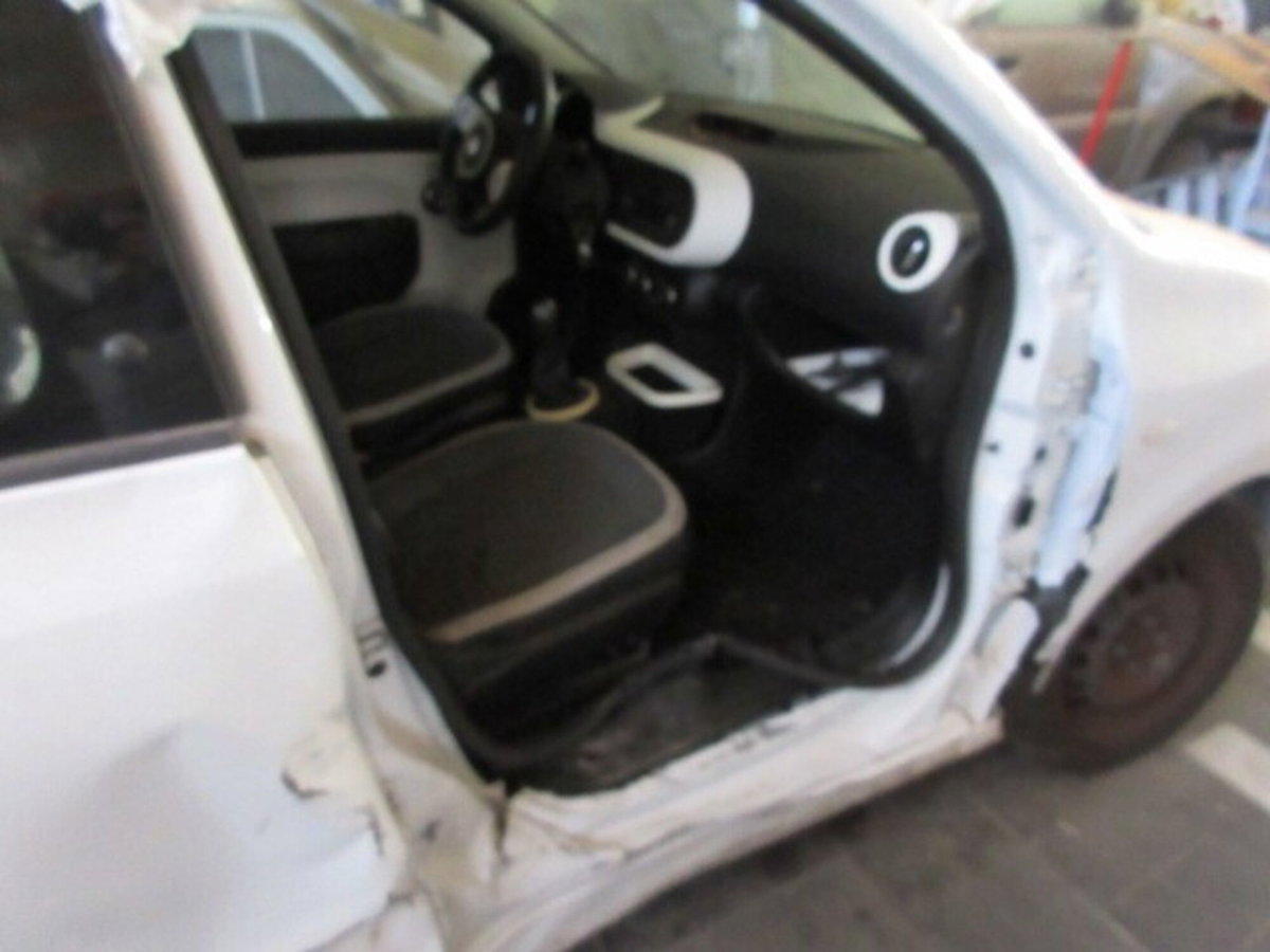 Renault Twingo 1.0 SCe Live (9)