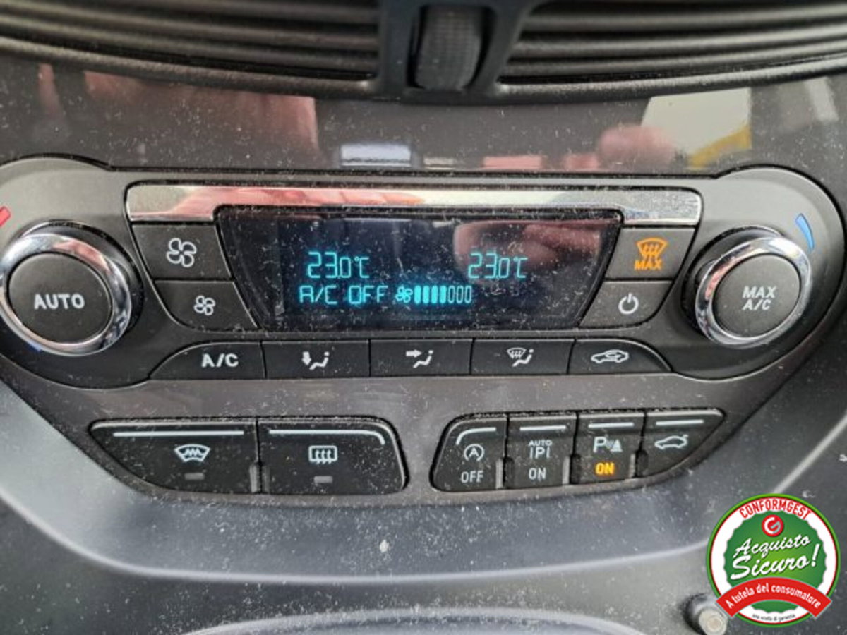 Ford Kuga 2.0 TDCI 150 CV S&S 4WD Powershift Titanium (15)