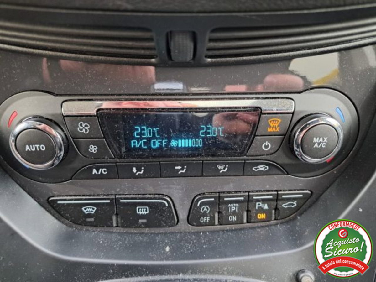 Ford Kuga 2.0 TDCI 150 CV S&S 4WD Powershift Titanium (17)