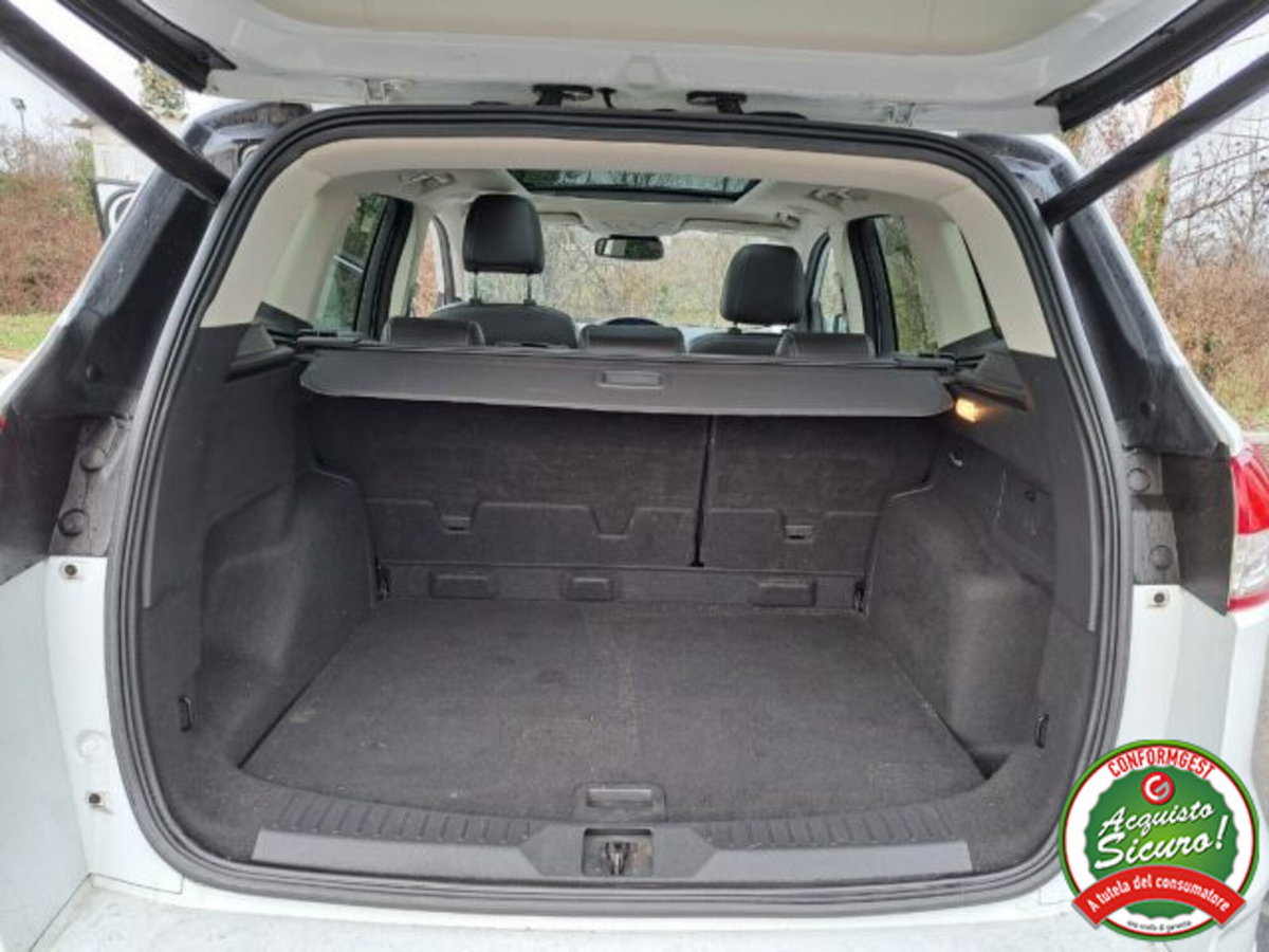 Ford Kuga 2.0 TDCI 150 CV S&S 4WD Powershift Titanium (20)
