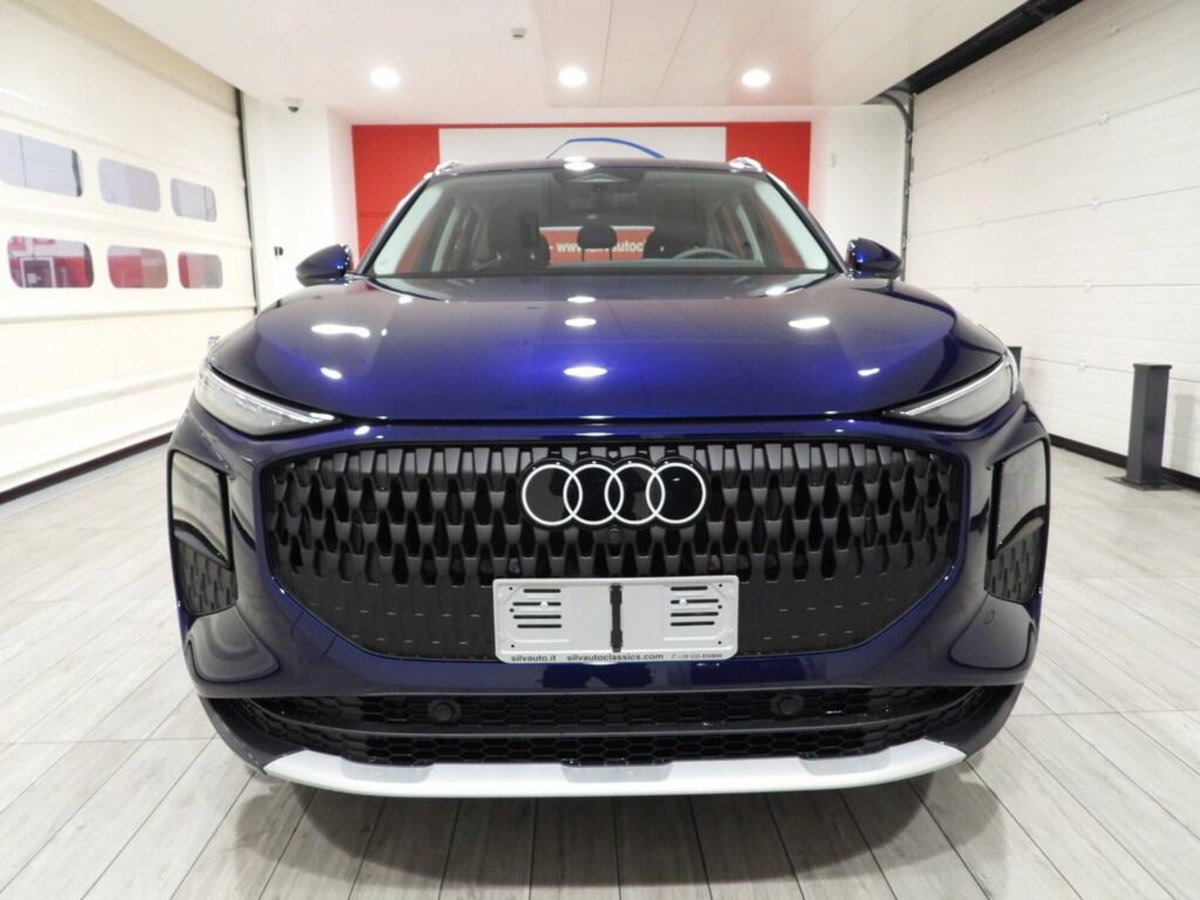 Audi Q3 35 TDI quattro S tronic Business (2)