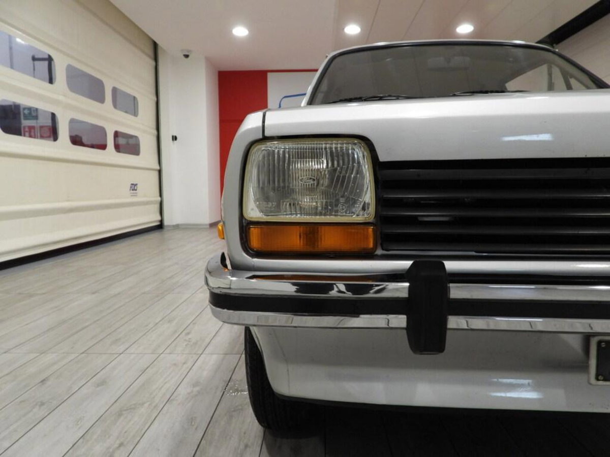 Ford Fiesta 900 L (4)