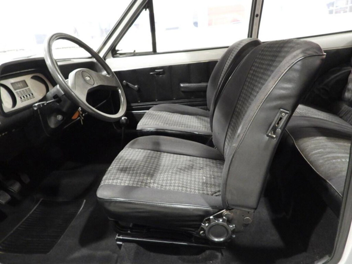 Ford Fiesta 900 L (6)