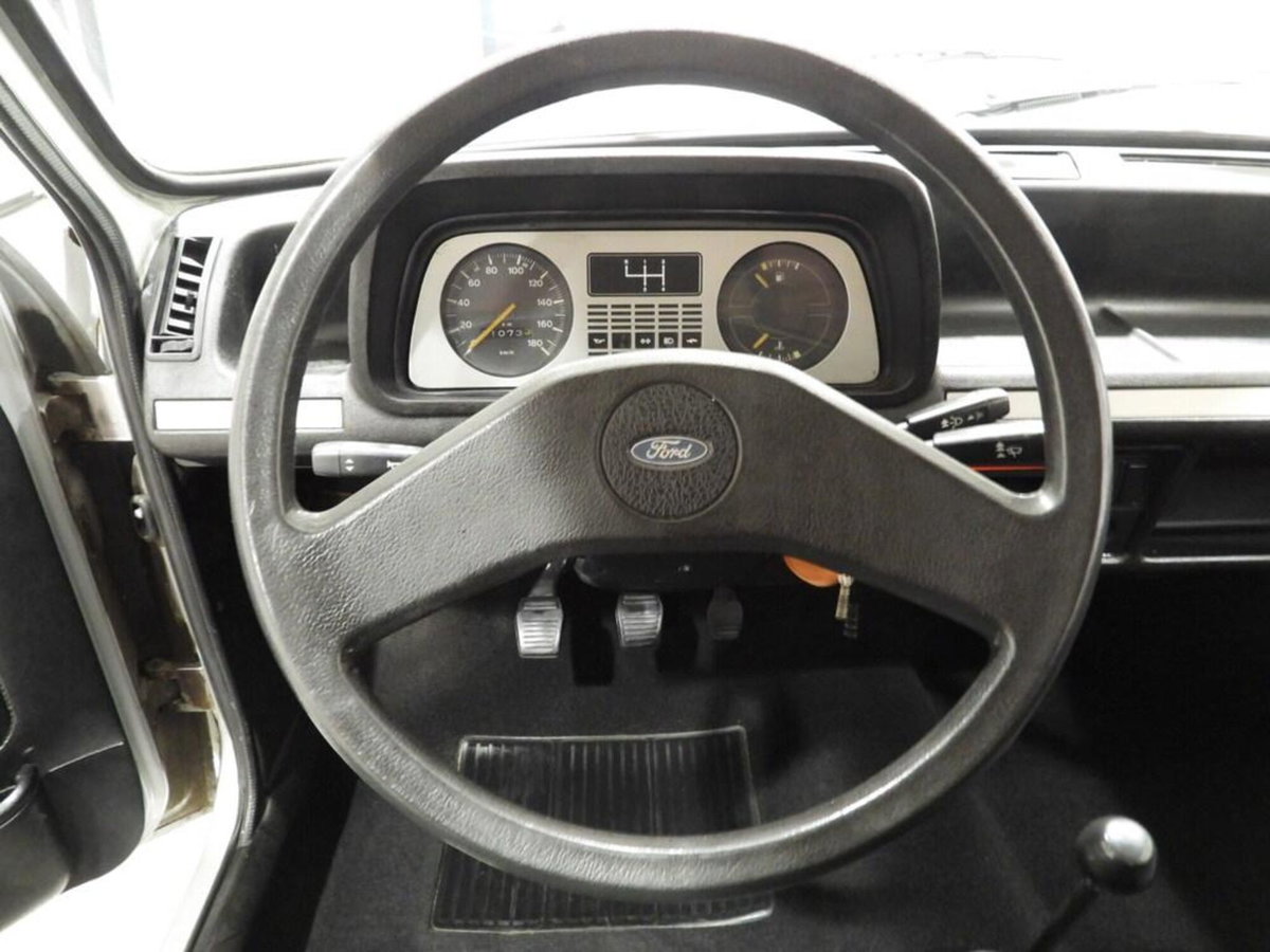 Ford Fiesta 900 L (7)