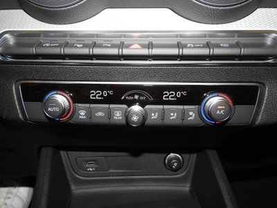 Audi Q2 Q2 35 TFSI S tronic Business (12)
