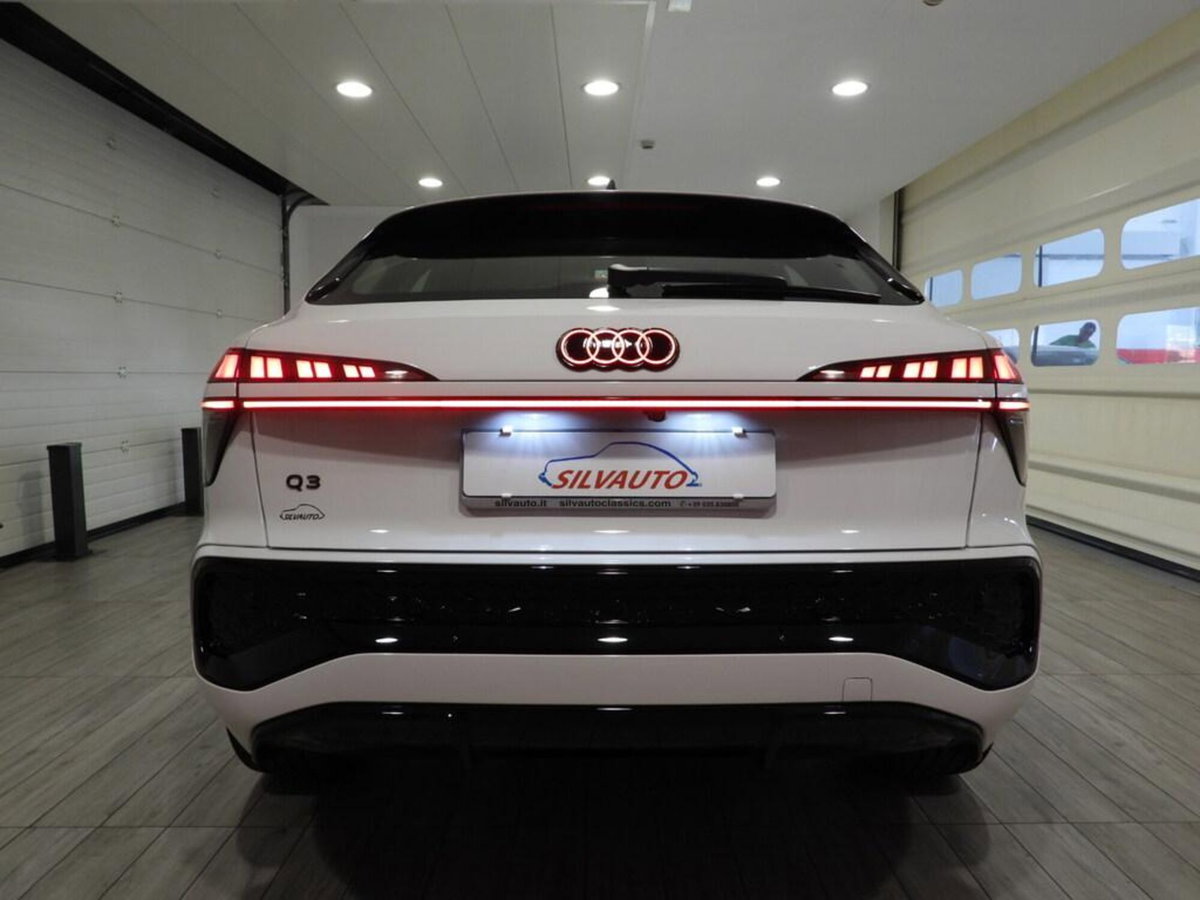 Audi Q3 35 TDI quattro S tronic Business (13)