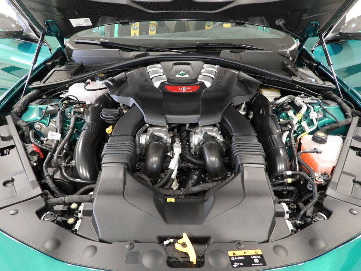 Alfa Romeo Giulia 2.9 T V6 AT8 Quadrifoglio (11)