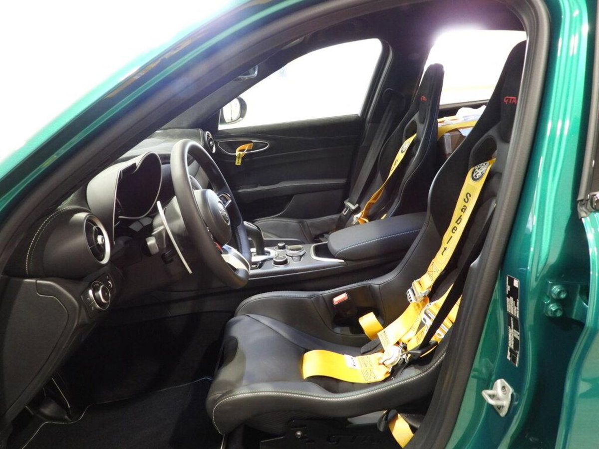 Alfa Romeo Giulia 2.9 T V6 AT8 Quadrifoglio (5)