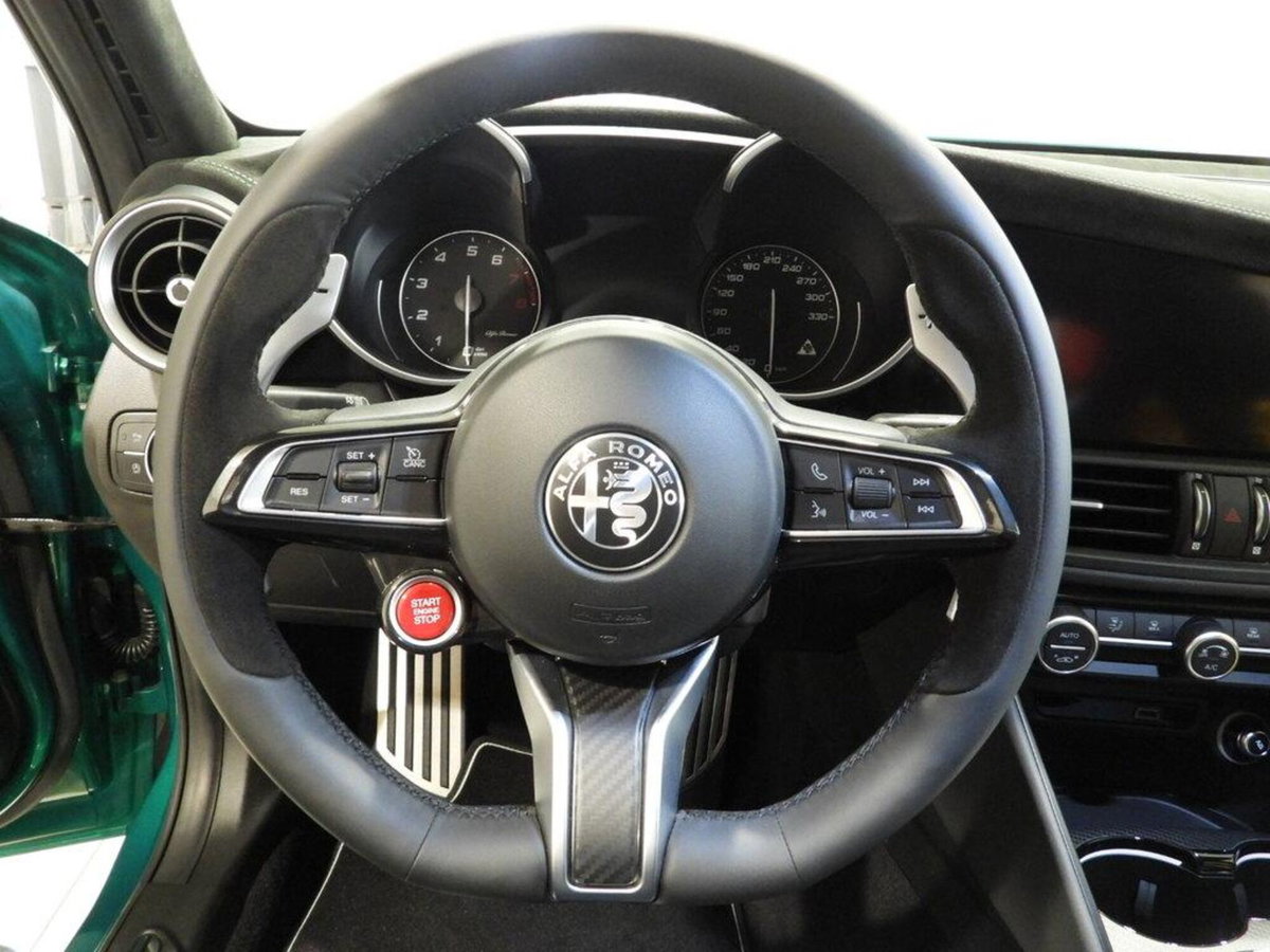 Alfa Romeo Giulia 2.9 T V6 AT8 Quadrifoglio (6)