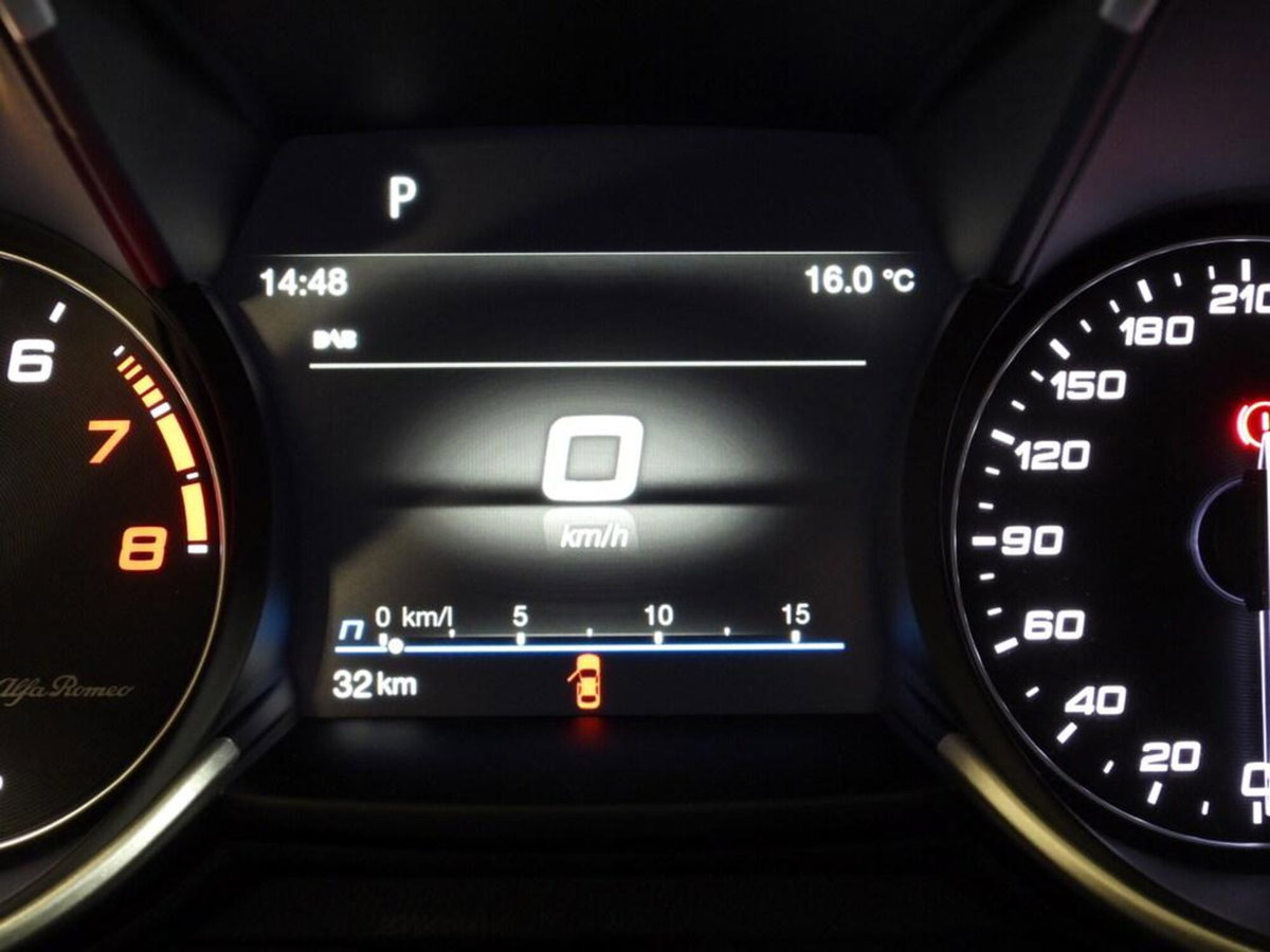 Alfa Romeo Giulia 2.9 T V6 AT8 Quadrifoglio (7)