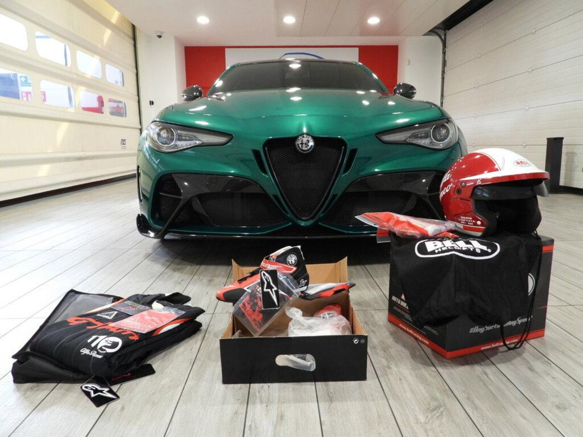 Alfa Romeo Giulia 2.9 T V6 AT8 Quadrifoglio (9)