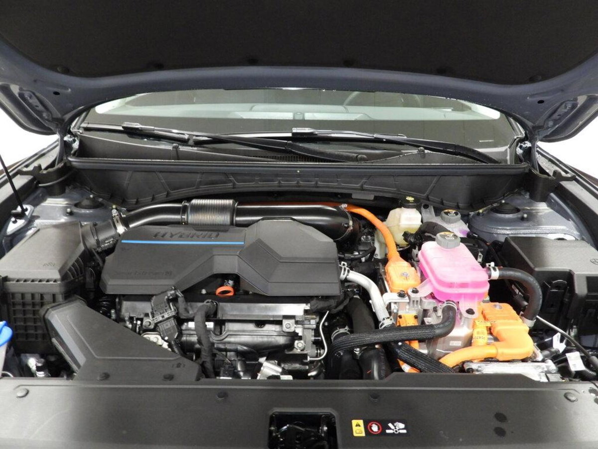 Hyundai Tucson 1.6 t-gdi 48V Xtech 2wd mt (14)