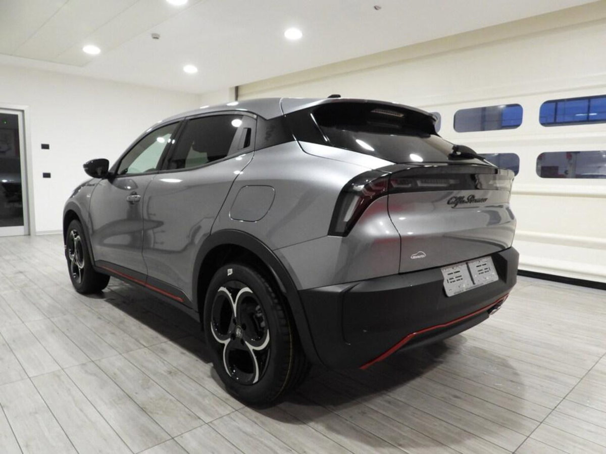 Alfa Romeo Junior 1.2 ibrida Sport Speciale 145cv edct6 (7)