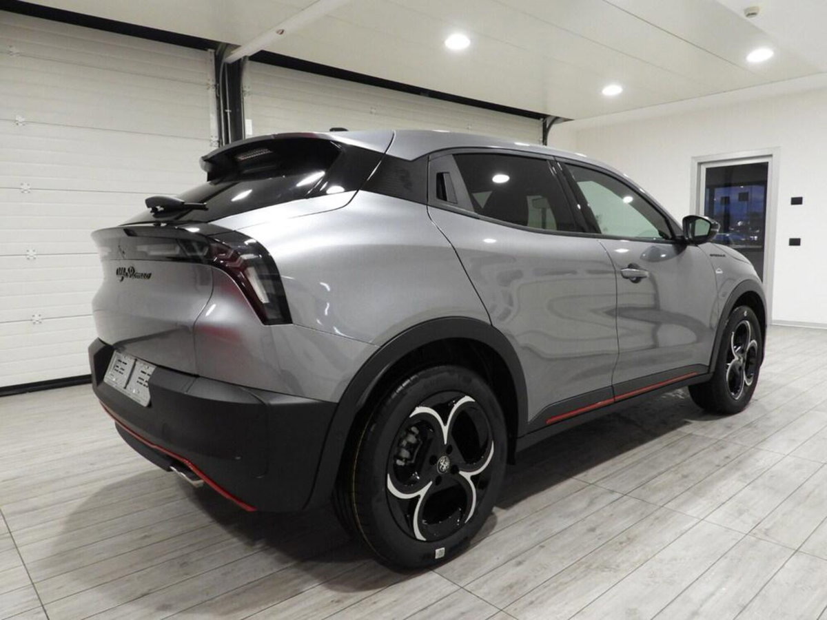 Alfa Romeo Junior 1.2 ibrida Sport Speciale 145cv edct6 (9)