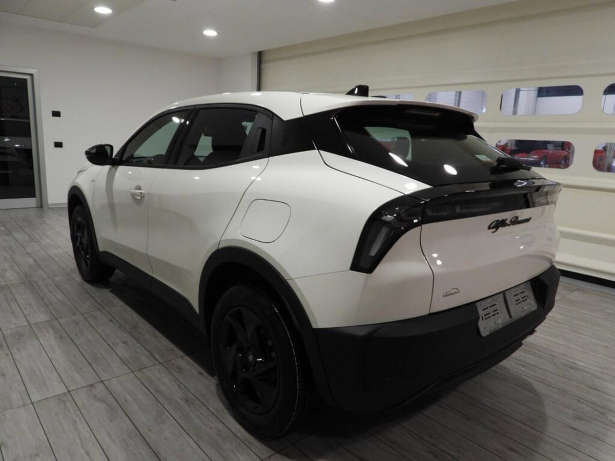 Alfa Romeo Junior 1.2 ibrida 145cv edct6 (4)