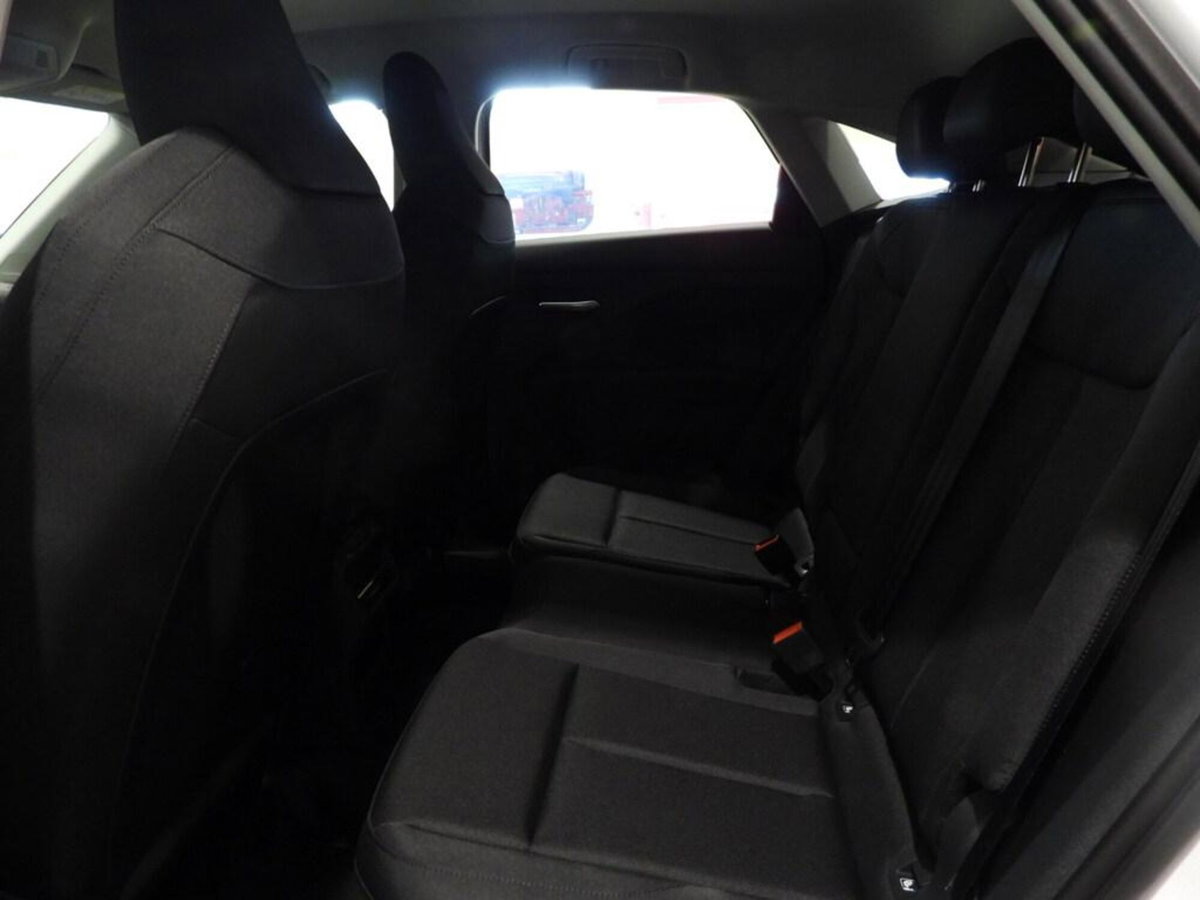 Audi Q3 35 TDI quattro S tronic Business (11)