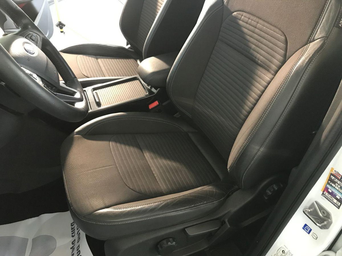 Ford Kuga 1.5 TDCI 120 CV S&S 2WD Titanium (12)