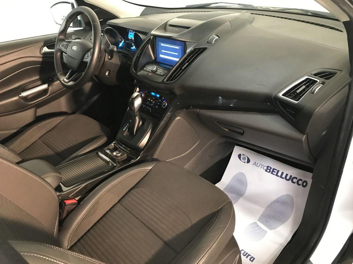 Ford Kuga 1.5 TDCI 120 CV S&S 2WD Titanium (13)