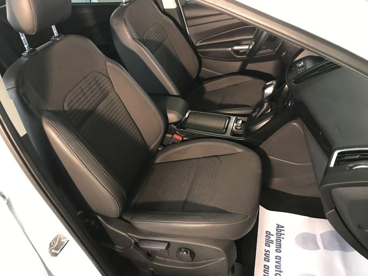 Ford Kuga 1.5 TDCI 120 CV S&S 2WD Titanium (20)