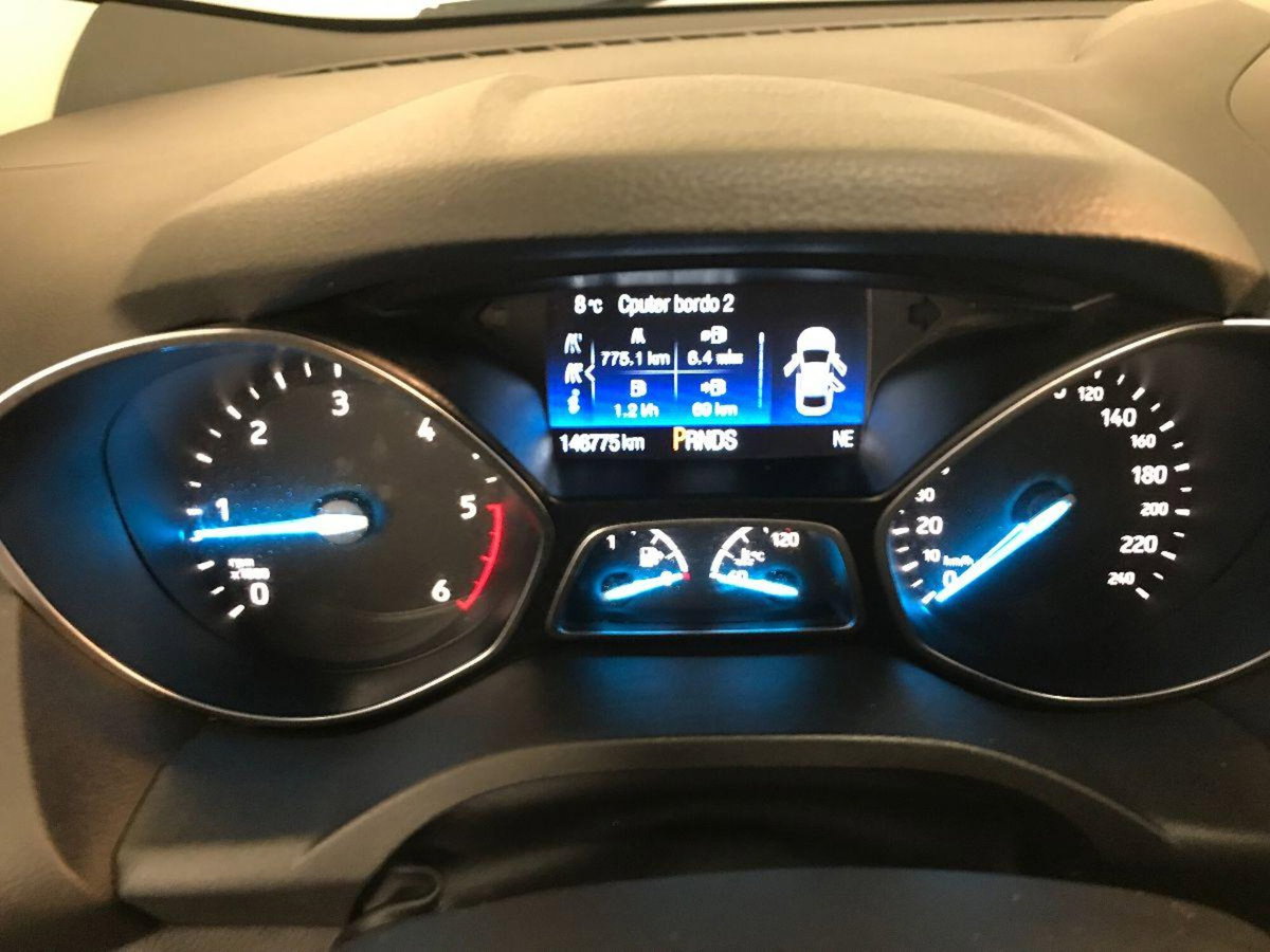 Ford Kuga 1.5 TDCI 120 CV S&S 2WD Titanium (8)