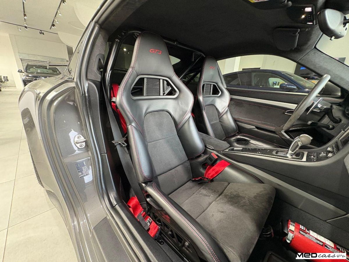 Porsche 911 Coupé 3.8 GT3 (10)