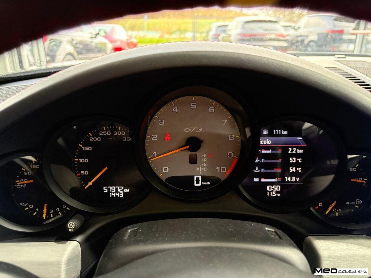 Porsche 911 Coupé 3.8 GT3 (11)